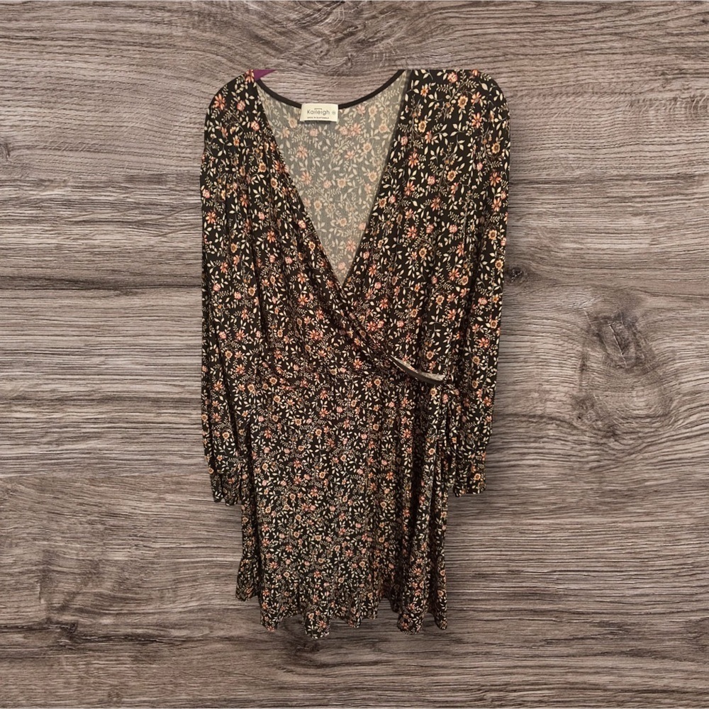 Kaileigh Floral Faux Wrap Dress Size 1X Black Floral Multi Boho Hippie Chic.